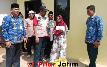 Bupati Sumenep Serahkan Kunci Rumah RTLH, Tegaskan Komitmen Hadirkan Hunian Layak bagi Warga