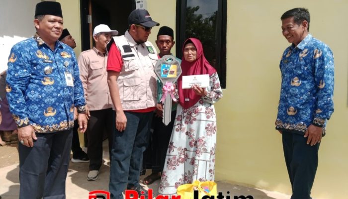 Bupati Sumenep Serahkan Kunci Rumah RTLH, Tegaskan Komitmen Hadirkan Hunian Layak bagi Warga