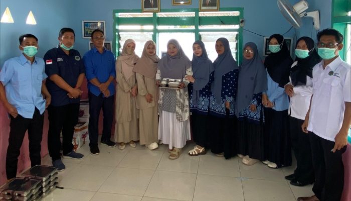 Sambutan Hangat Siswa Warnai Distribusi Perdana MBG Dapur Macik Education Squad di Sapeken