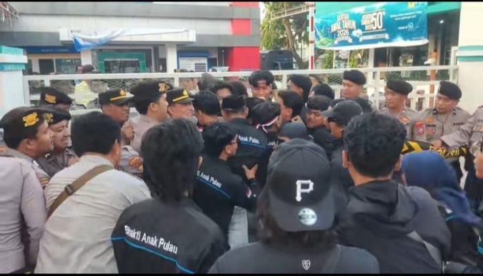 Didemo Mahasiswa Raas, Manajer PLN UP3 Madura Menghilang, Massa Tuding Abaikan Penderitaan Warga Kepulauan