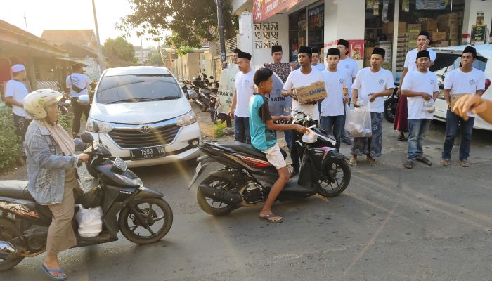Aksi Sosial Pemuda Pamolokan, 300 Takjil Dibagikan dan Santuni Anak Yatim