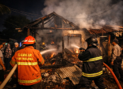 Kebakaran Hebat Hanguskan Rumah Warga di Pakis Malang