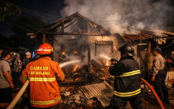 Kebakaran Hebat Hanguskan Rumah Warga di Pakis Malang