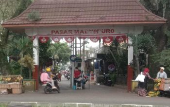 PUNGLI BERKEDOK RETRIBUSI PARKIR,!!! PASAR MADYOPURO DISOROT : UANG RETRIBUSI DIPUNGUT, KEAMANAN DIABAIKAN