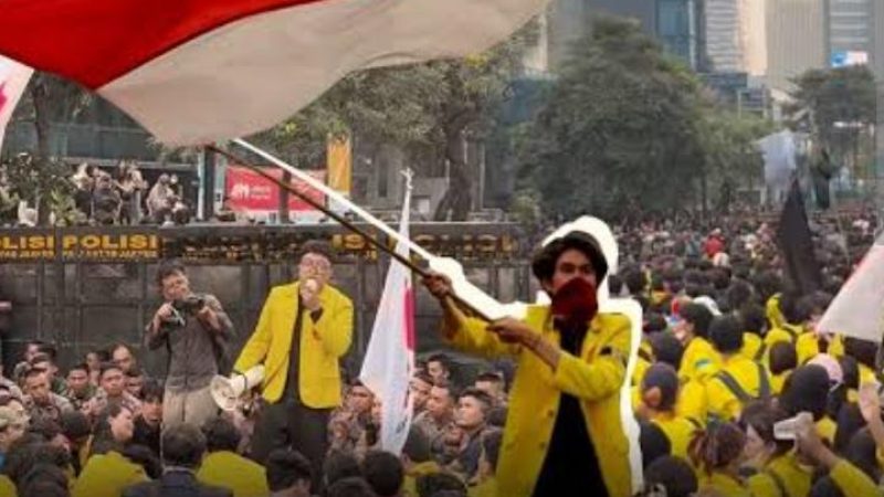 Jakarta Kembali Memanas, tiga Gelombang Aksi, BEM UI Tertahan di Depan Gedung Thamrin nine