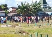 Ratusan Warga Desa Sapeken Demo Damai, Tuntut Pagar di Area  Pekuburan Umum Dibongkar
