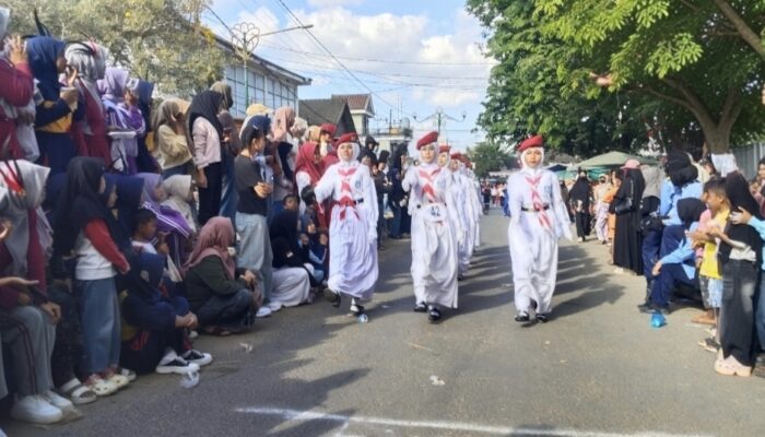 Gerak Jalan HUT RI ke-81, SMA Muhammadiyah Arjasa Tampil Kompak dan Memukau