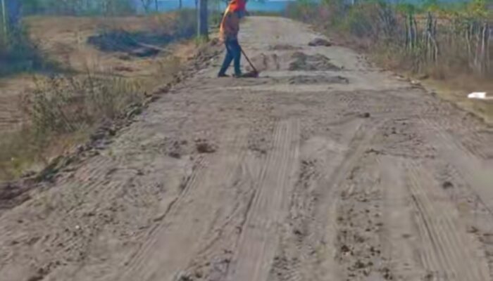 Proyek Siluman Pengerasan Jalan Pajenangger 900 Meter Disorot: Tanpa Papan Informasi, Material Pasir Pantai Dipertanyakan
